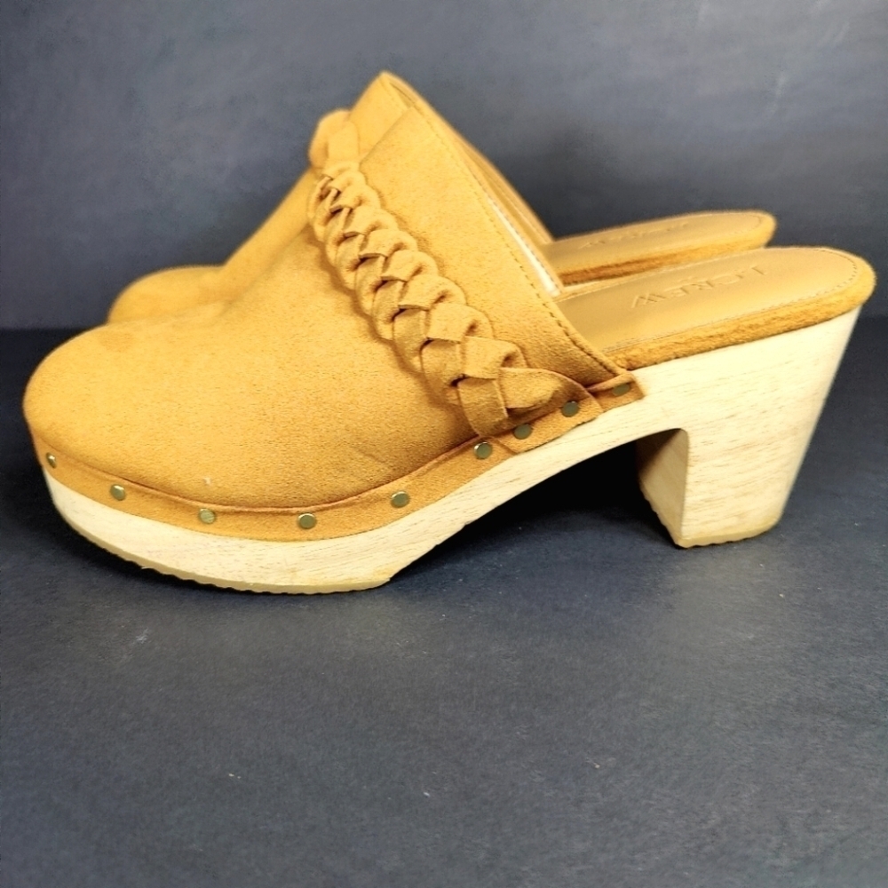 J. Crew Women’s Braided Suede Wooden Heel Camel Tan Brown Studded Clogs Size 7.5
